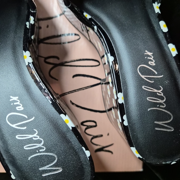 Wild Pair Black Floral Women's Shoes - Picture 6 of 12